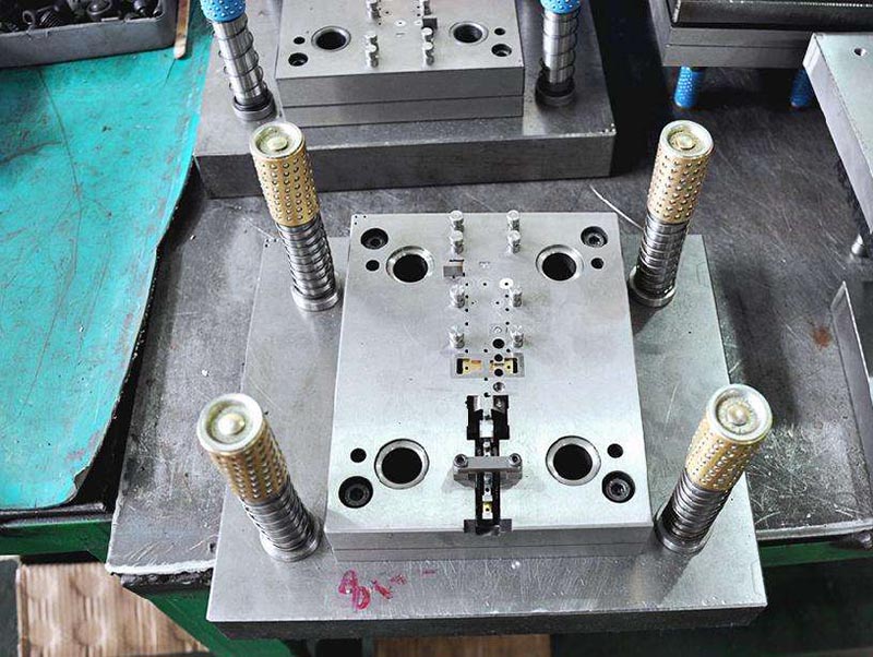 正镶白旗模具制造-01