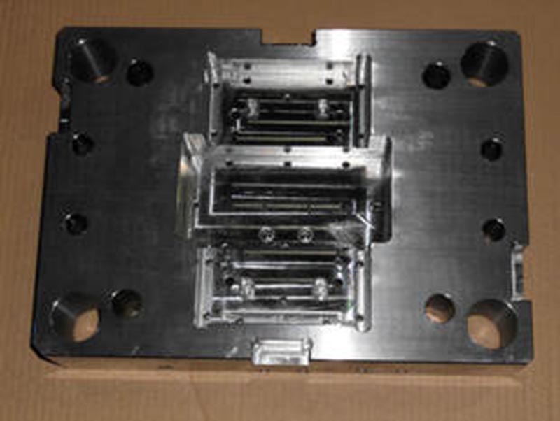 正镶白旗精密塑料模-06